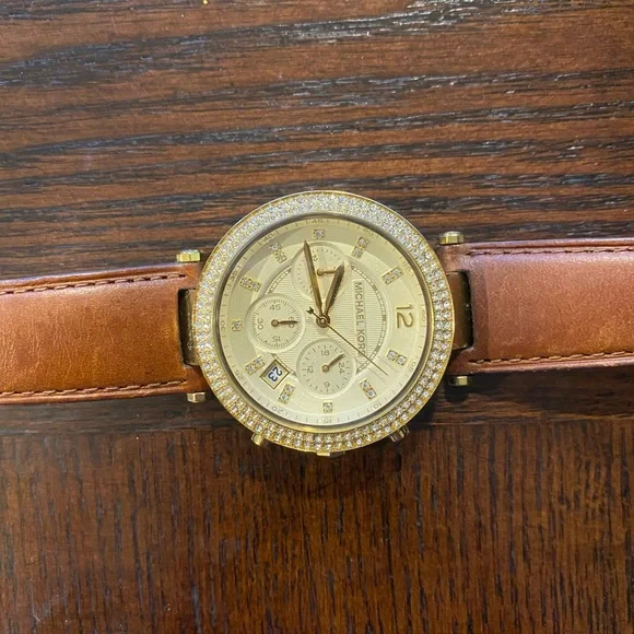 Michael Kors Women’s Watch - leather strap *needs battery - Picture 2 of 12